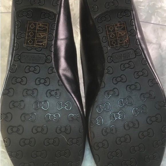 Hello Kitty black leather ballet flats with charms. Size 7 - Picture 11 of 12